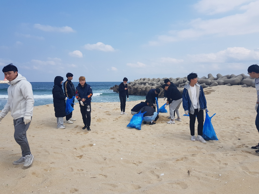 주문진 해변 환경정화 자원봉사 실시 이미지 3