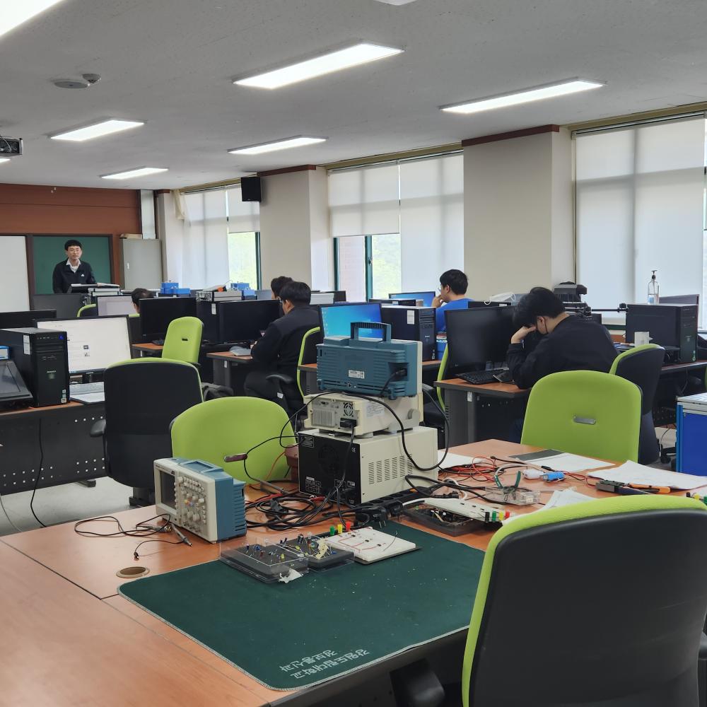 강원도립대학교 드론융합과 포토갤러리 - 외부인사활용특강-캡스톤디자인(4/27),2학년 상세화면 | 학과홈페이지 > 드론융합과 > 열린마당... 