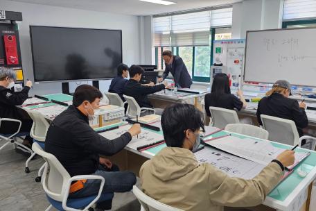 5월 3일 인성학기 '인성 및 봉사' 교과 관련 교직원 재능기부 [캘리그라피-서예-(2회차) ]운영