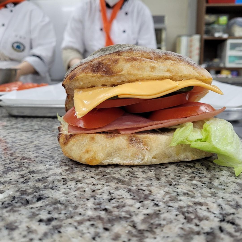 2학년 1학기 고급제빵실습 - 치아바타 샌드위치 이미지 1
